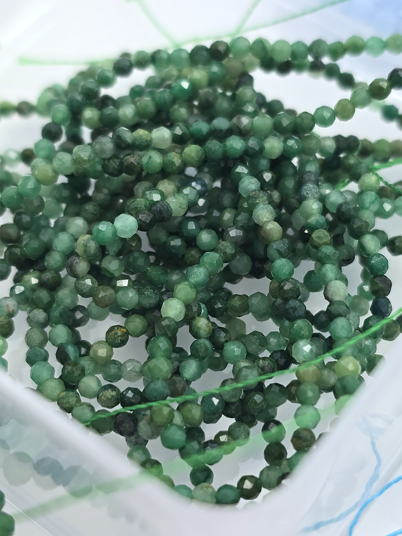 1 strand x 2mm Faceted Round Emerald Gemstone Beads (4147)