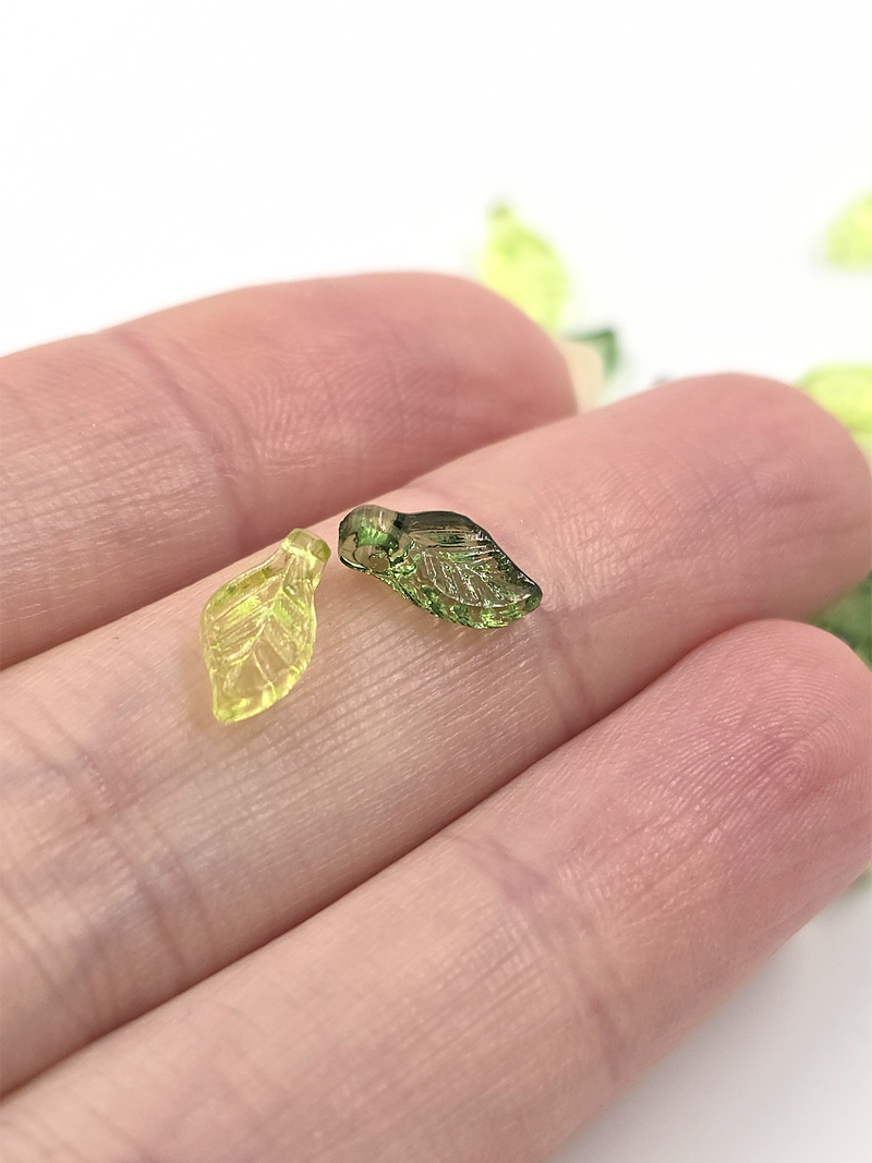 60 x Tiny Transparent Green Mix Acrylic Leaf Beads, 5x10mm