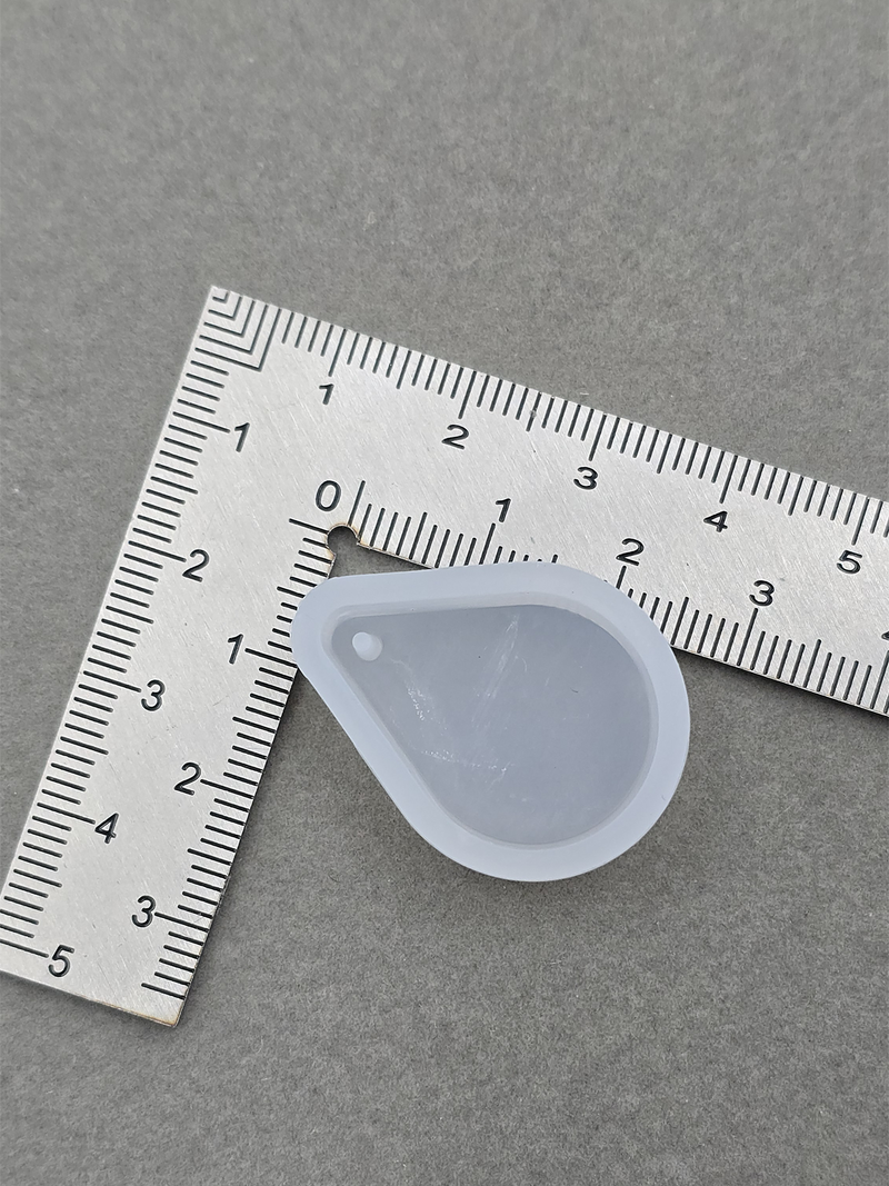 1 x Silicone Teardrop Shaped Pendant Mould (3650)