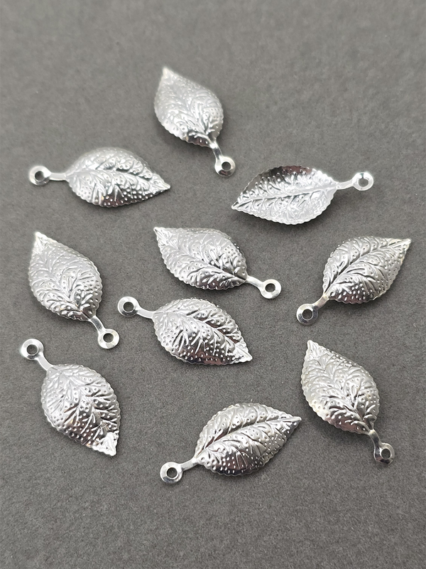 20 x Silver Plated Metal Leaf Charms, 21x10mm (0694)