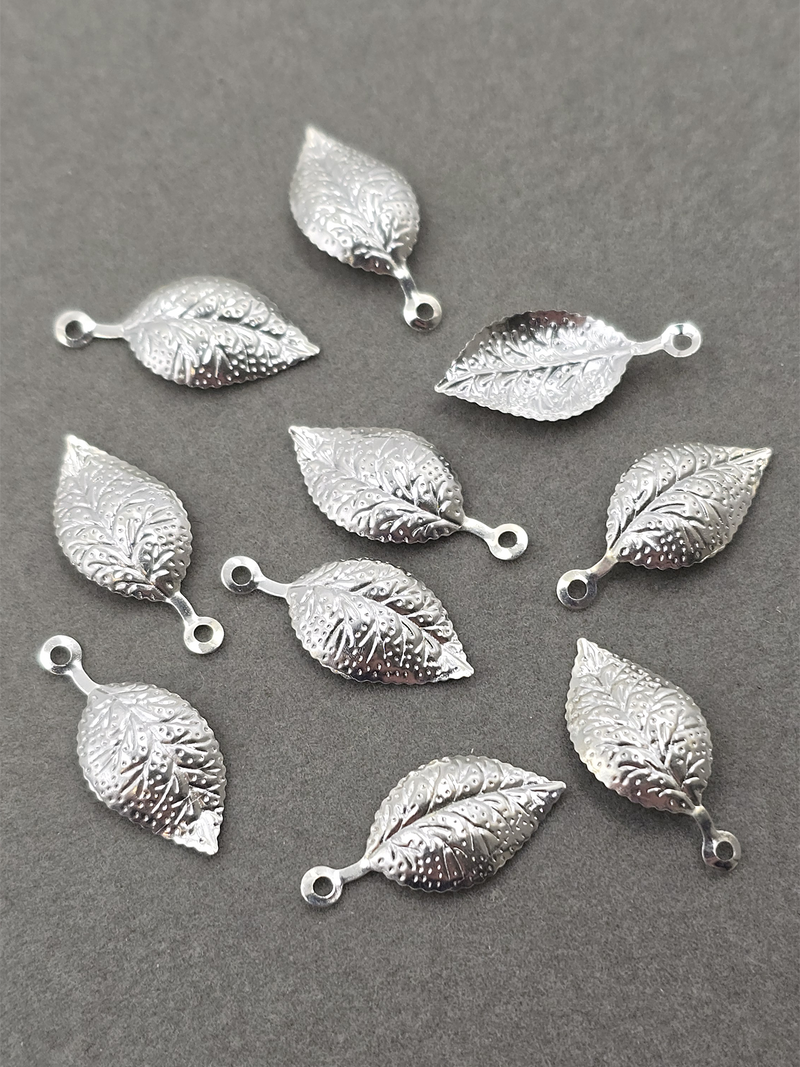 20 x Silver Plated Metal Leaf Charms, 21x10mm (0694)