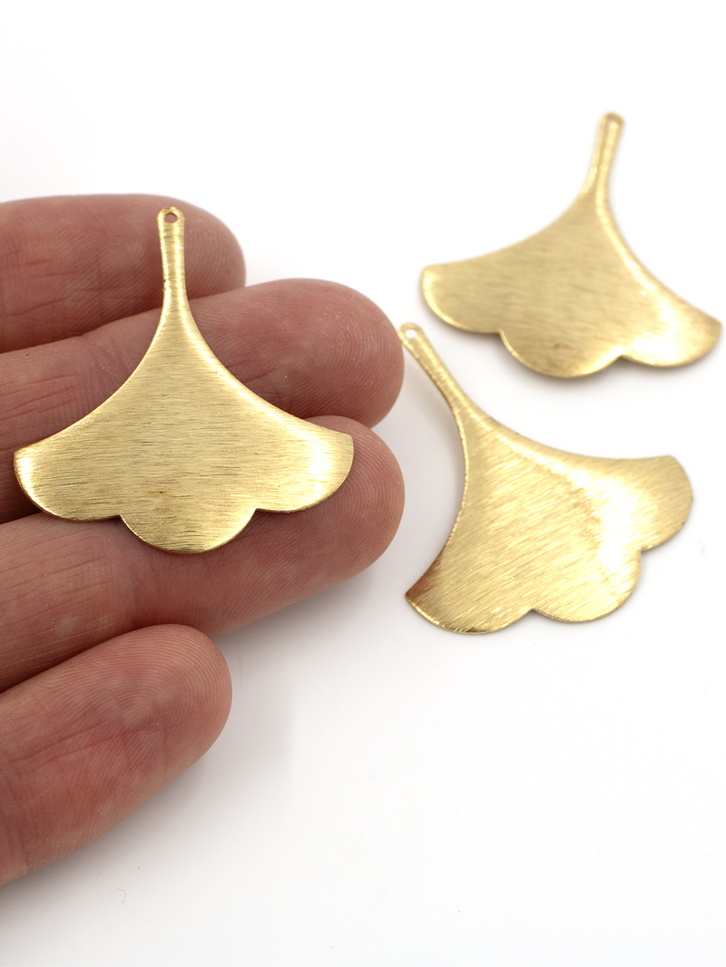 4 x Raw Brass Textured Ginkgo Leaves Pendants, 38x32mm (C0686)