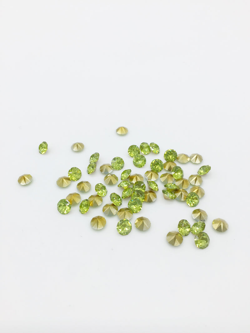 72 x 5mm Peridot Green Round Diamond Cut Rhinestones, Foiled Back (4095)