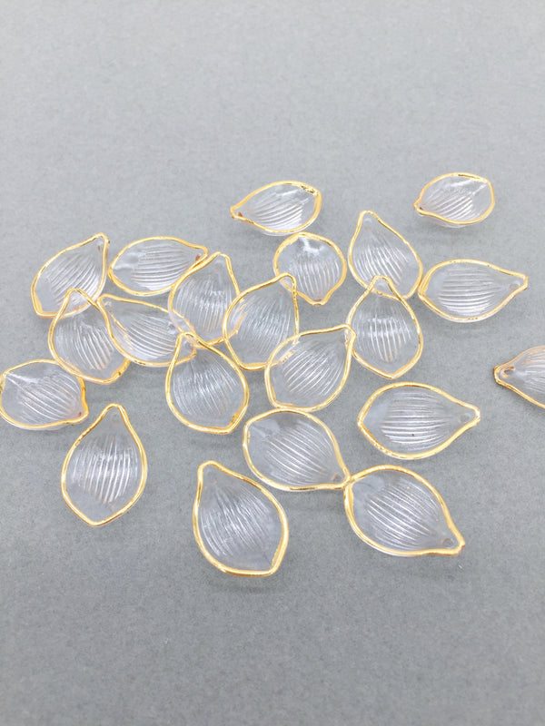 60 x Transparent Gold Lined Flower Petal Beads, 22x16mm (3019)