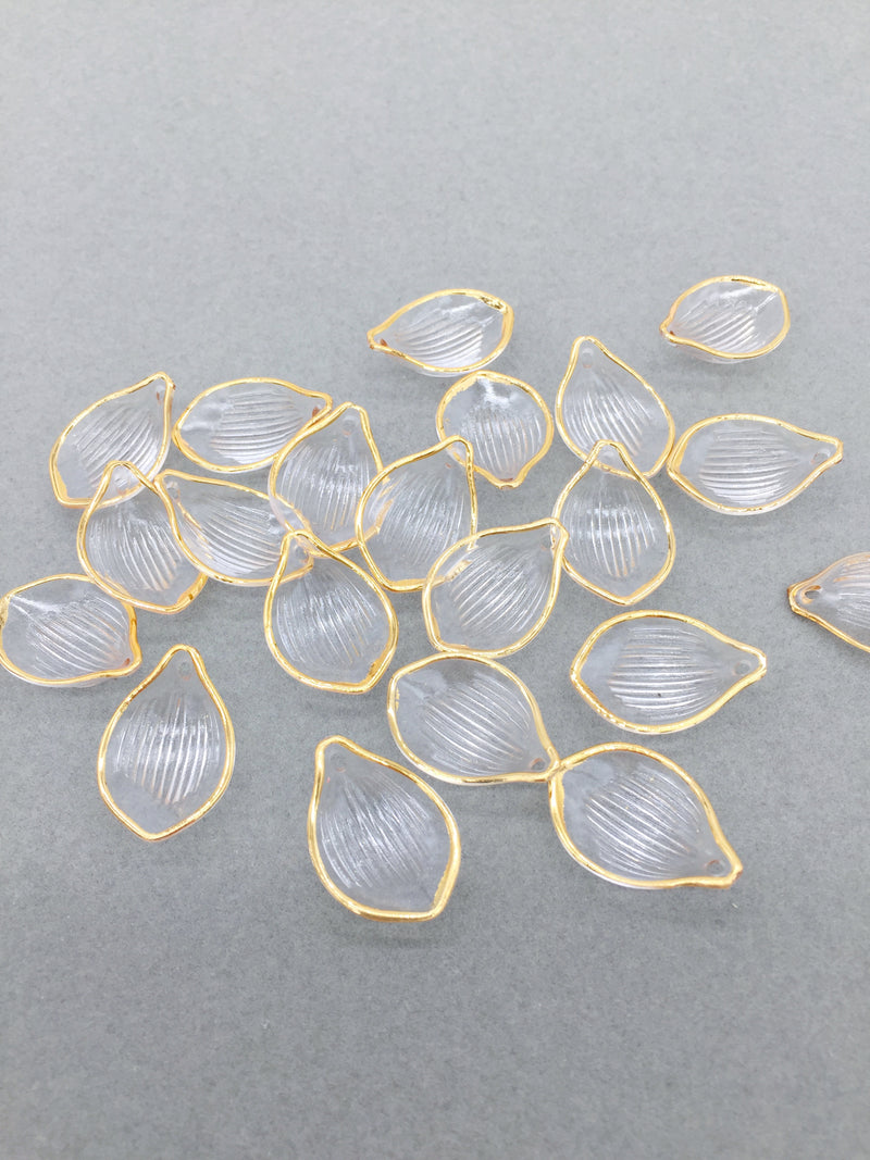 60 x Transparent Gold Lined Flower Petal Beads, 22x16mm (3019)