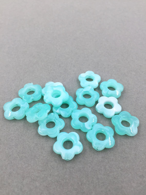 10 x Mint Blue Marble Effect Resin Flower Beads, 15mm (2926)