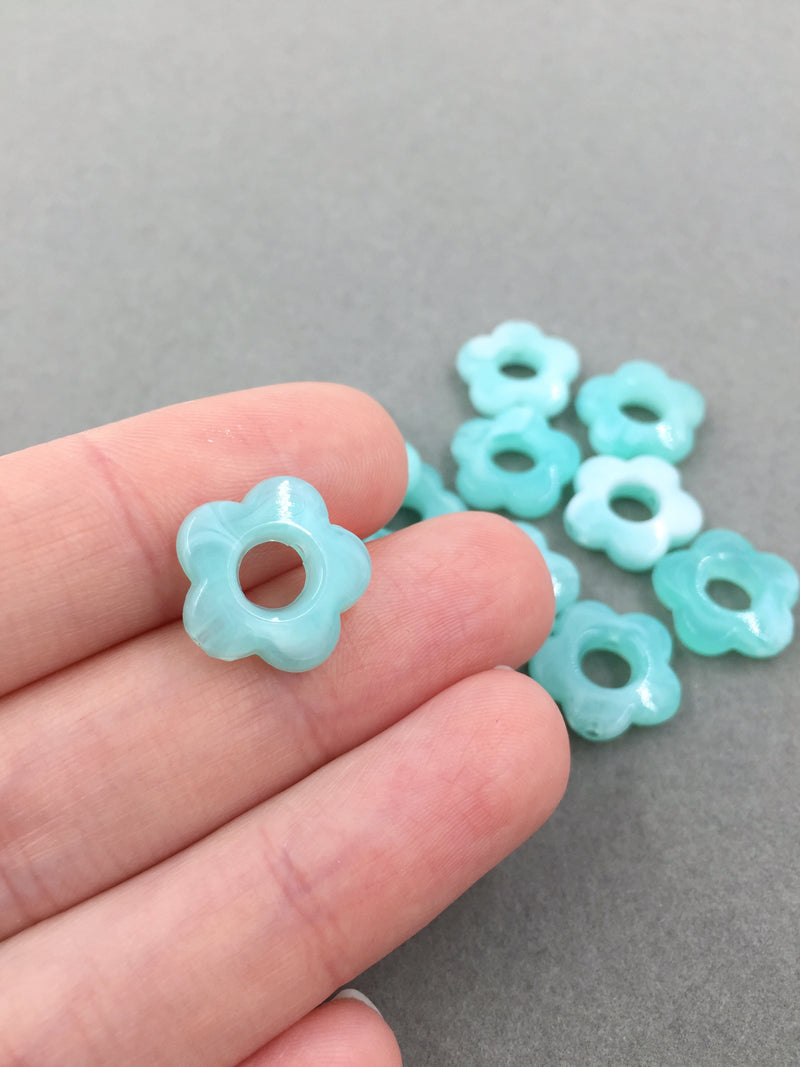 10 x Mint Blue Marble Effect Resin Flower Beads, 15mm (2926)