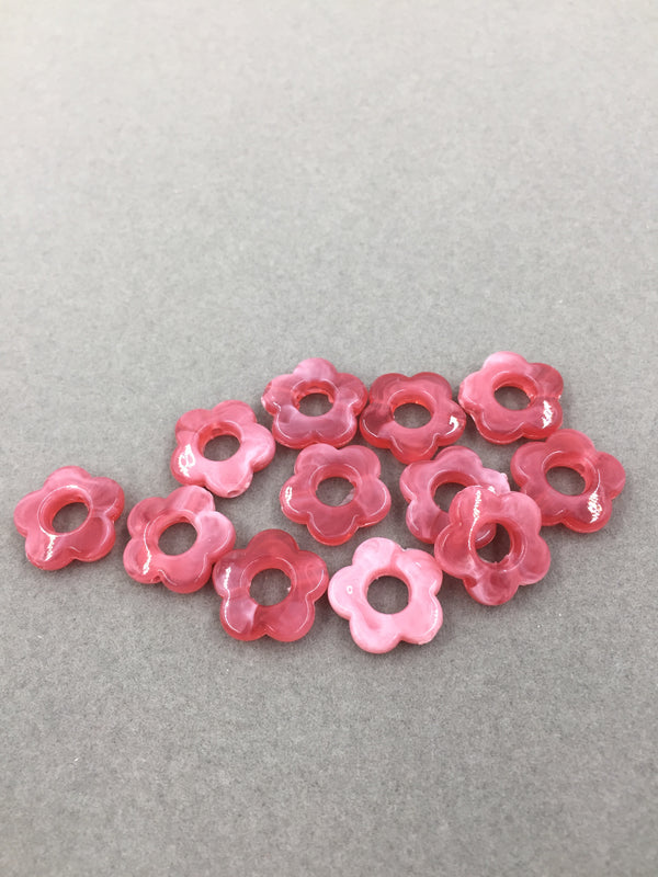 10 x Red Marble Effect Resin Flower Beads, 15mm (2920)