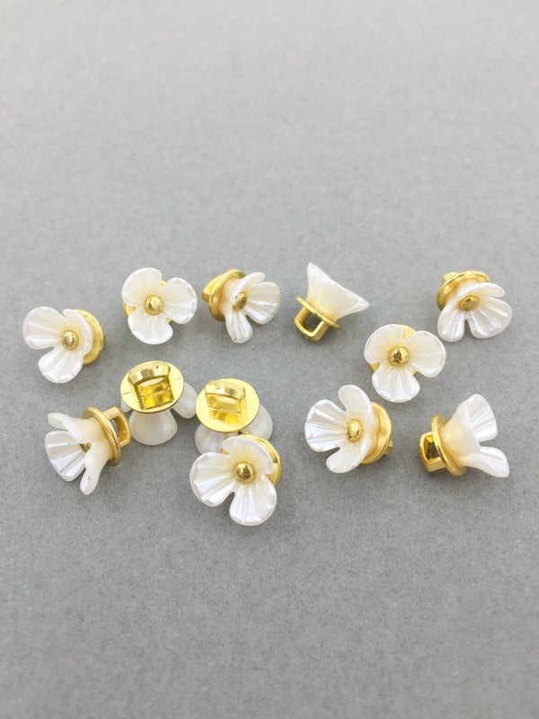 10 x Pearl Ivory Resin Flower Shaped Buttons, 11mm