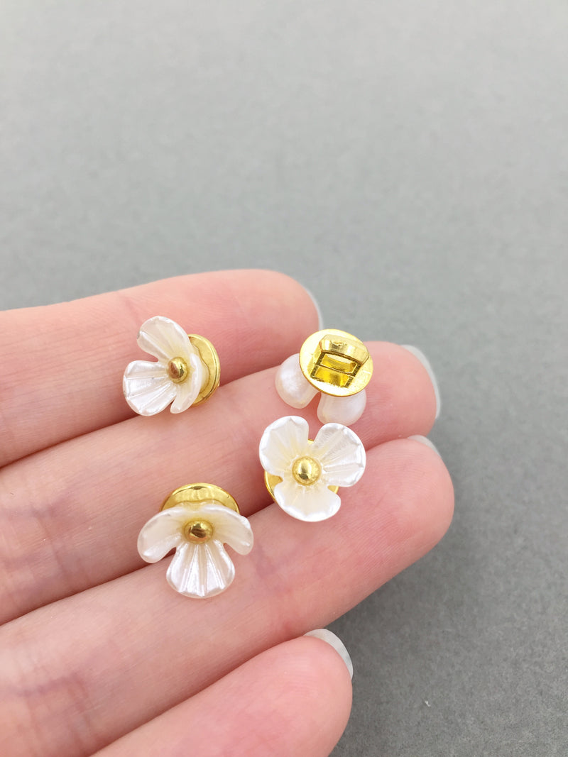 10 x Pearl Ivory Resin Flower Shaped Buttons, 11mm