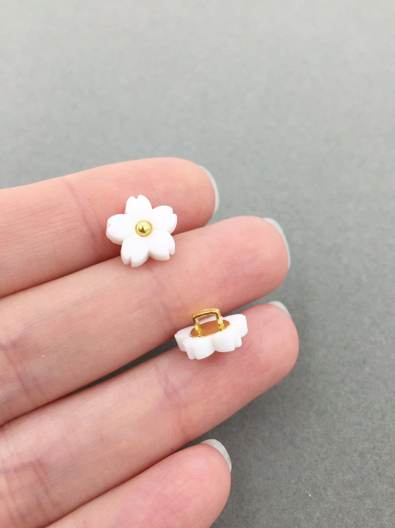 10 x Pure White Resin Sakura Flower Buttons, 11mm