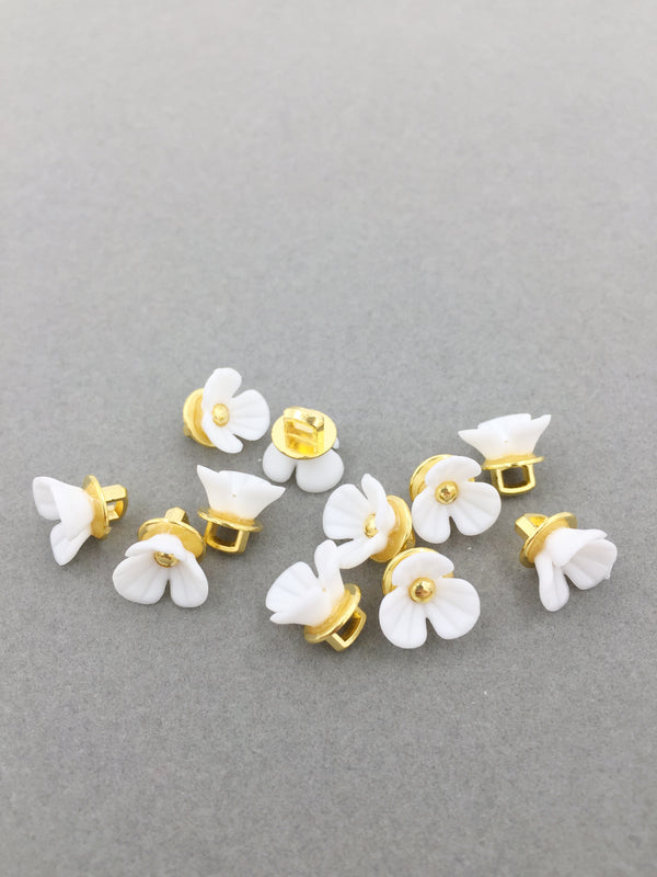 10 x Pure White Resin Flower Shaped Buttons, 11mm