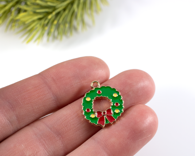 8 x Green Enamel Christmas Wreath Charms, Gold Base (2897)