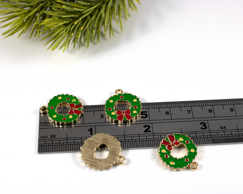 8 x Green Enamel Christmas Wreath Charms, Gold Base (2897)