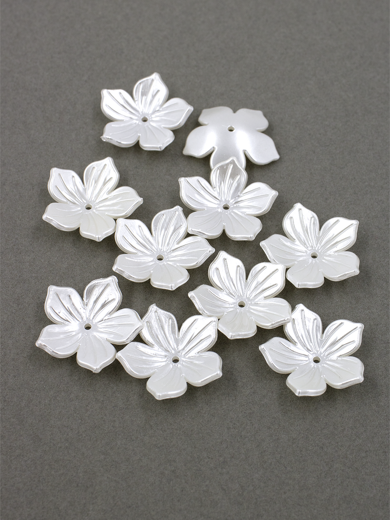 20 x Pearlised Light Cream Acrylic Flower Beads, 26mm (3029)