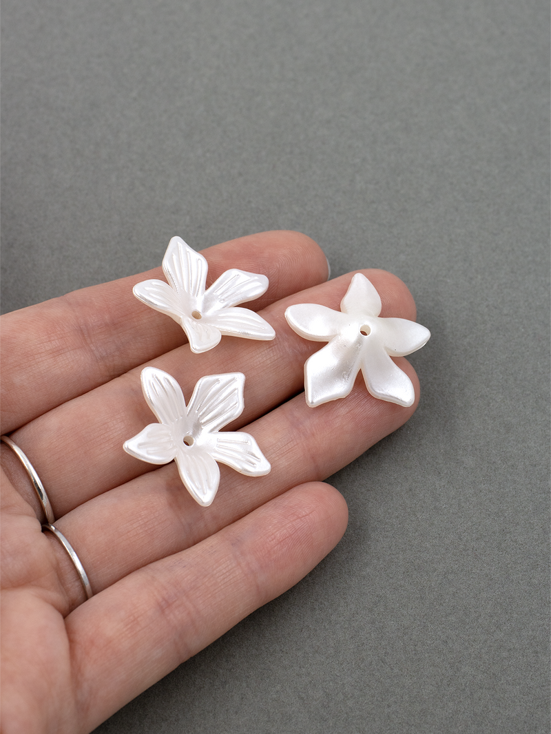 20 x Pearl Ivory Acrylic Flower Beads, 26mm (3027)