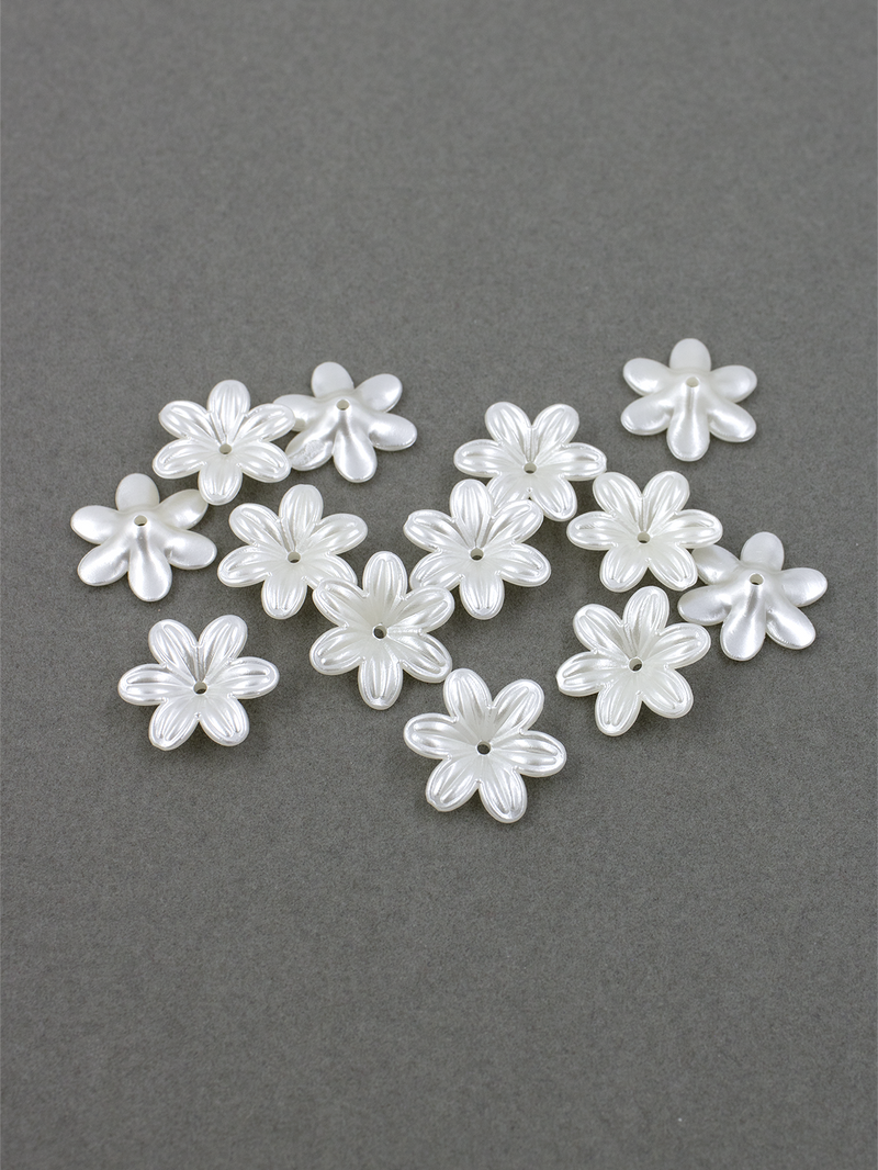 30 x Pearl Ivory Acrylic Flower Beads, 18mm