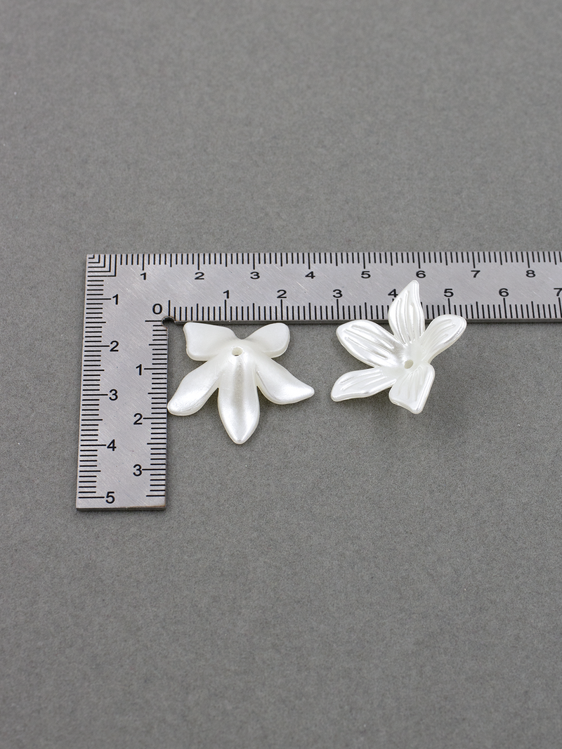 20 x Pearl Ivory Acrylic Flower Beads, 26mm (3027)