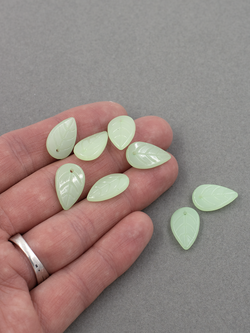 40 x Light Green Jade Imitation Leaf Beads, 18x12mm Lucite Leaf Charms (3187)