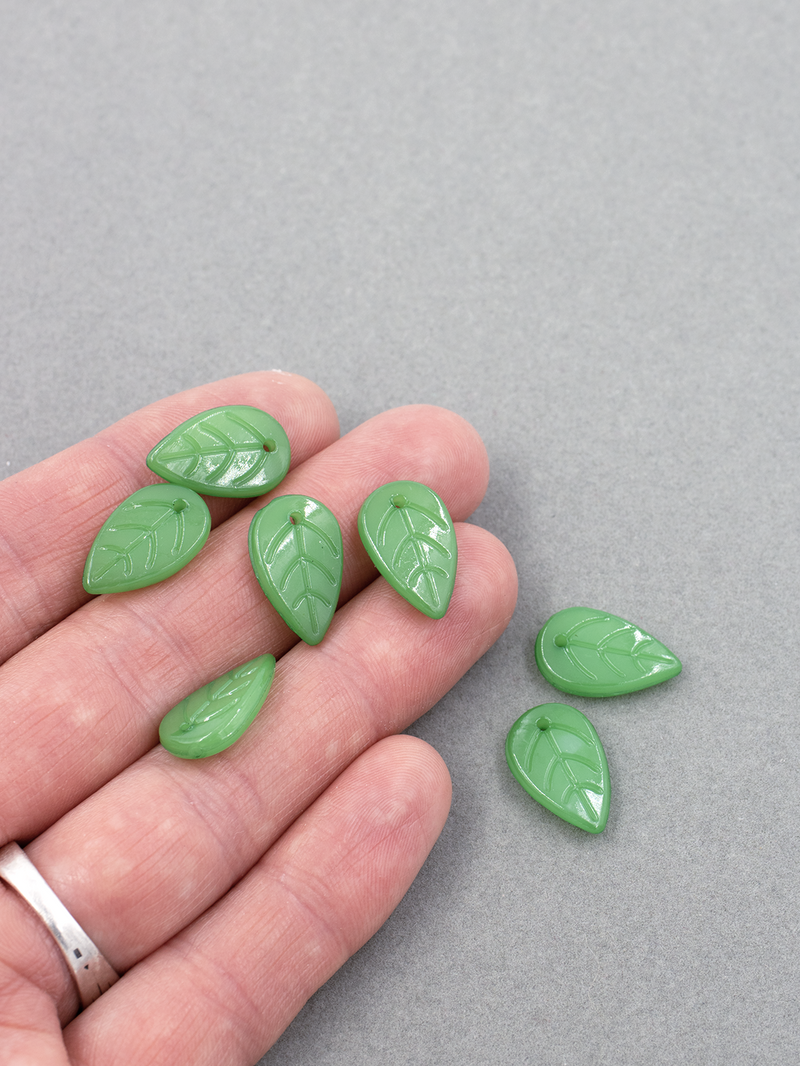 40 x Green Jade Imitation Leaf Beads, 18x12mm Lucite Leaf Charms (3186)