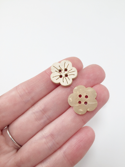 10 x Coconut Shell Flower Buttons, 18mm Sew-on 4 Hole Wooden Buttons