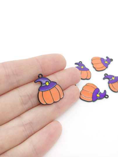 4 x Enamel Coated Pumpkin Charms (3303)