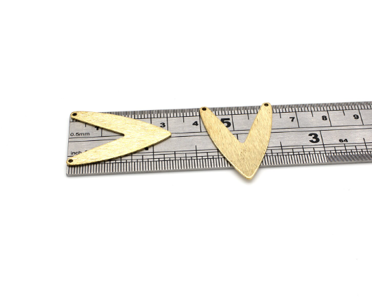 2 x Textured Raw Brass Triangle Pendants, 31x23mm (C0491)