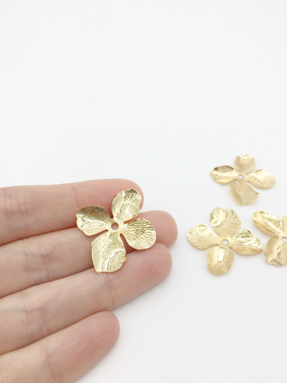 4 x Gold Metal Flowers With Textured Petals, 32x28mm (3712)
