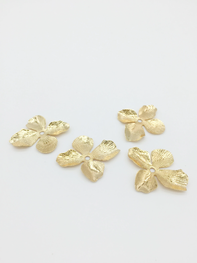 4 x Gold Metal Flowers With Textured Petals, 32x28mm (3712)