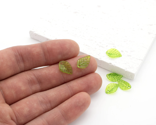 50 x Small Transparent Green Acrylic Leaf Beads, 13.5x9mm (3726)