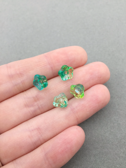 20 x Tiny Green Glass Trumpet Flower Beads, 8.5x5.5mm (3748)