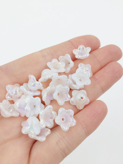 20 x AB White Acrylic Flower Beads, 13mm