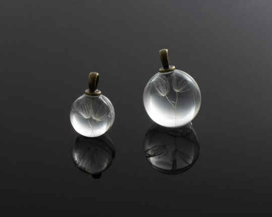 1 x Dried Dandelion Glass Ball Pendant, 28mm (0842)