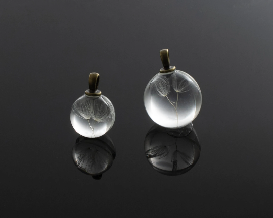 1 x Dried Dandelion Glass Ball Pendant, 23mm (0842)