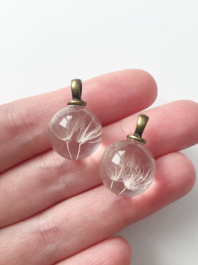 1 x Dried Dandelion Glass Ball Pendant, 23mm (0842)