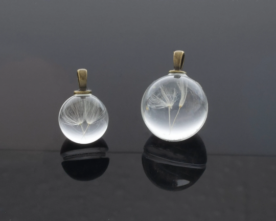 1 x Dried Dandelion Glass Ball Pendant, 23mm (0842)