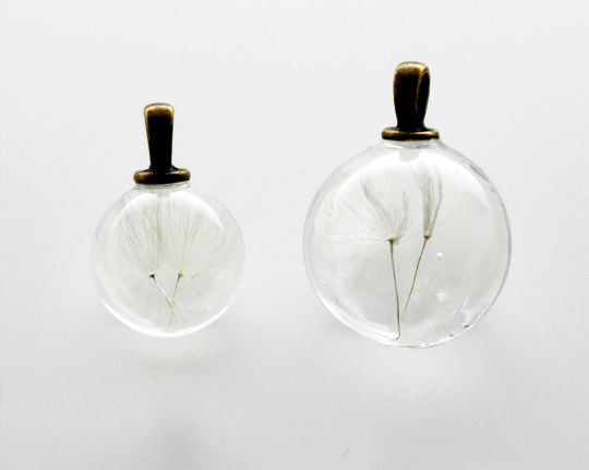 1 x Dried Dandelion Glass Ball Pendant, 23mm (0842)