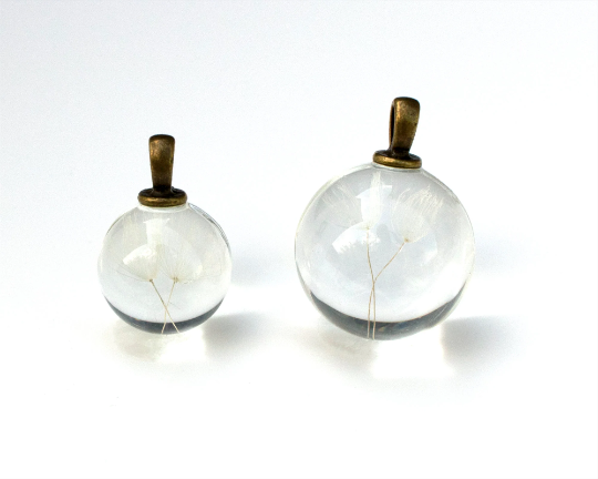 1 x Dried Dandelion Glass Ball Pendant, 28mm (0842)