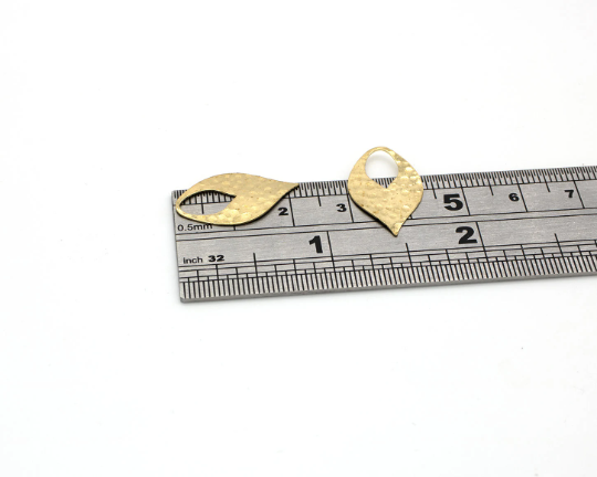 16 x Raw Brass Hammered Drop Pendants, 22x13mm (C0490)