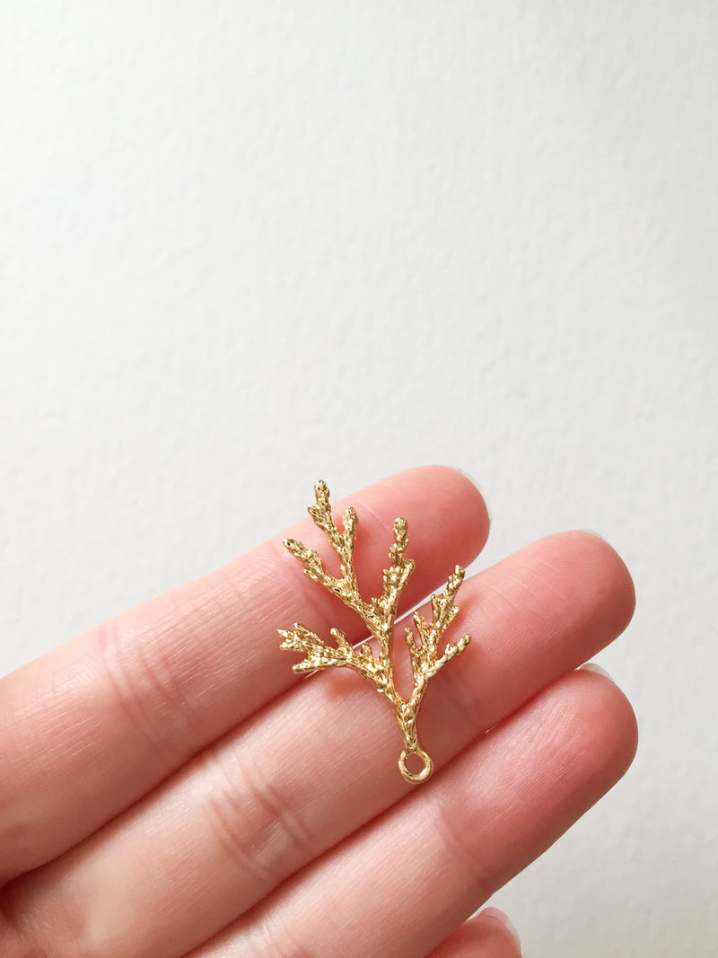 4 x Champagne Gold Thuja Branch Leaf Pendants, 36x26mm (C9)