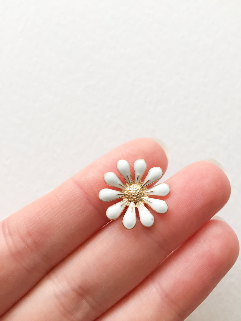 6 x Enamel Daisy Flower Cabochons, 18mm