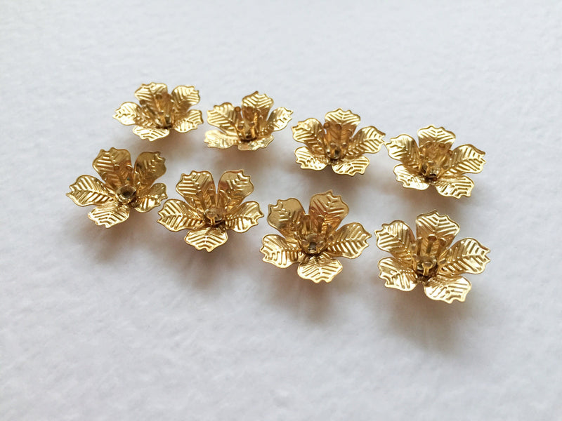 8 x Raw Brass 5 Petal Flower Bead Caps, 18mm (E3)