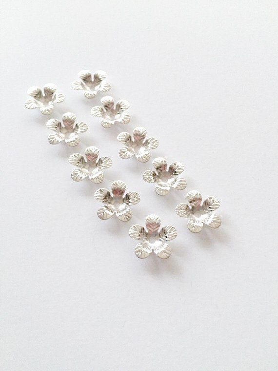 10 x Silver Plated Tiny Flower Bead Caps, 11mm (3497)