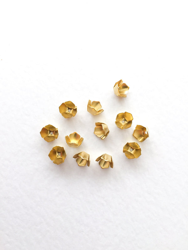 20 x Gold Tone 4 Petal Flower Bead Caps, 8mm (0688)