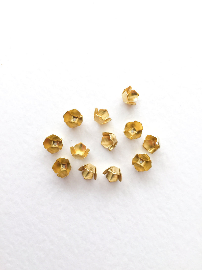 20 x Gold Tone 4 Petal Flower Bead Caps, 8mm (0688)