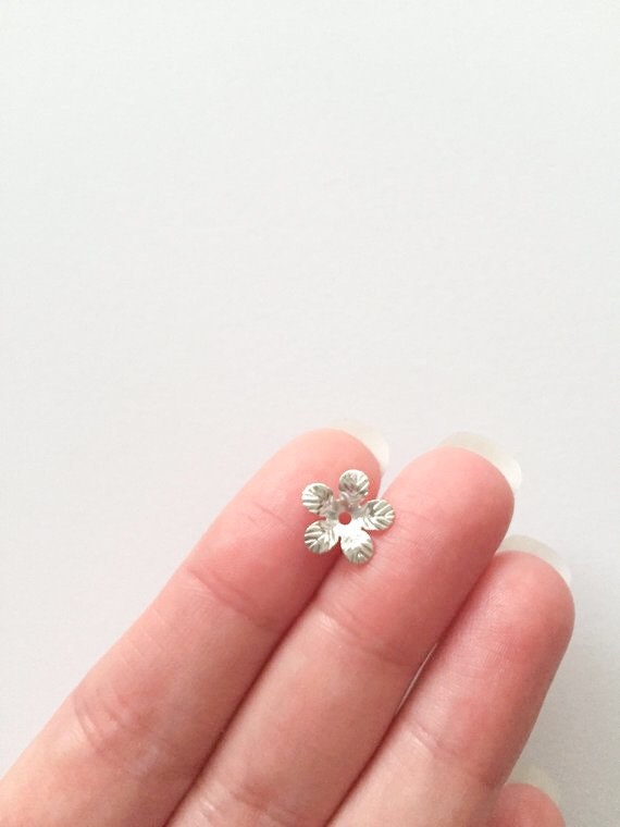 10 x Silver Plated Tiny Flower Bead Caps, 11mm (3497)