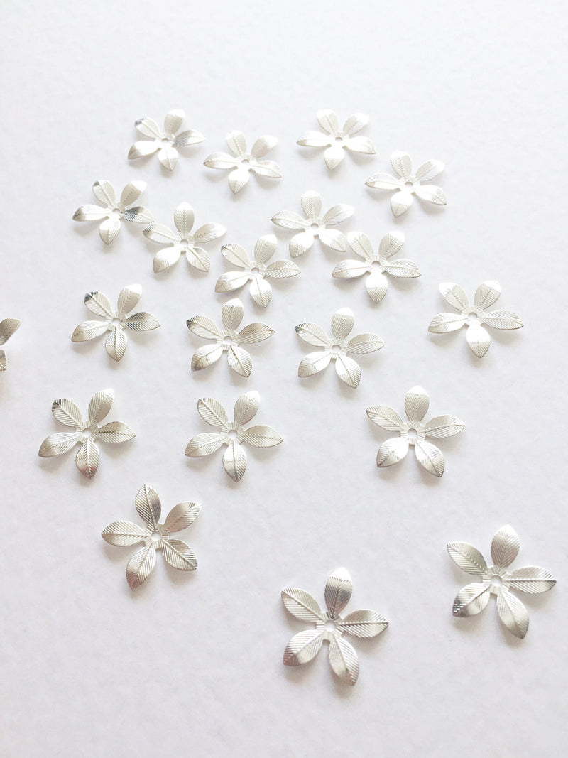 10 x Silver Plated Flower Bead Caps, 15mm (0757)