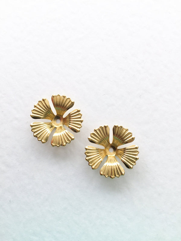 8 x Gold Tone Flower Bead Caps, 18mm (0345)