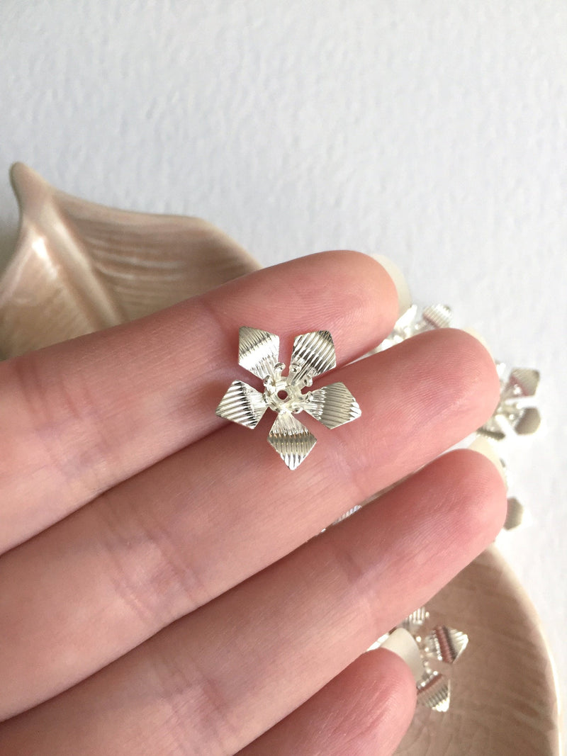 10 x Silver Plated Flower with Stamen Bead Caps, 18mm