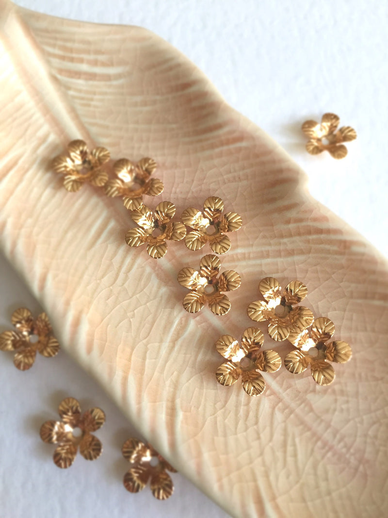 20 x Champagne Gold Tiny Flower Bead Caps, 11mm (0691)